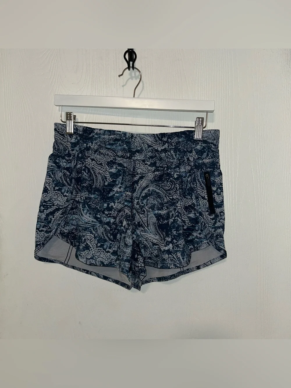 Lululemon Tracker Short V *4
